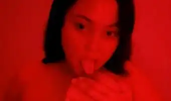 Dedek Monica Gemoy Jilat Puting Susunya