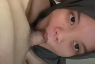 Dedek Jilbab Suka Emut Batang