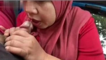 Skandal Makcik Hijab Emut Kocokin Punyaku