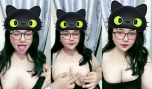 Amanda Gemoy Sange Melet Remas Susu Pejuin